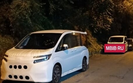 Honda Stepwgn IV, 2019 год, 1 970 000 рублей, 2 фотография