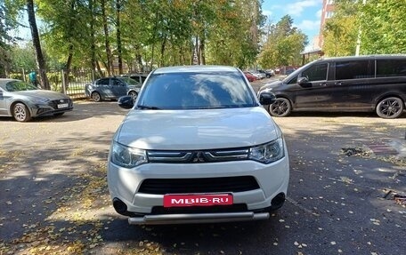Mitsubishi Outlander III рестайлинг 3, 2013 год, 1 075 000 рублей, 3 фотография