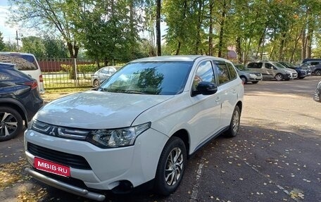 Mitsubishi Outlander III рестайлинг 3, 2013 год, 1 075 000 рублей, 1 фотография