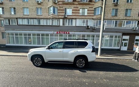 Toyota Land Cruiser Prado 150 рестайлинг 2, 2022 год, 9 100 000 рублей, 3 фотография