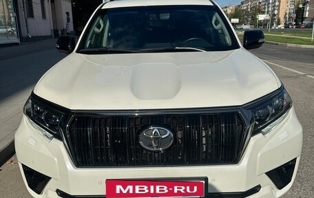 Toyota Land Cruiser Prado 150 рестайлинг 2, 2022 год, 9 100 000 рублей, 2 фотография