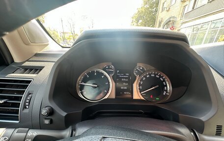 Toyota Land Cruiser Prado 150 рестайлинг 2, 2022 год, 9 100 000 рублей, 13 фотография
