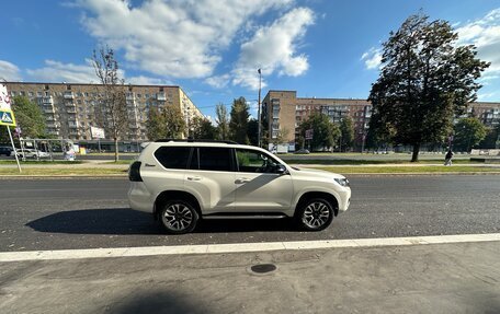 Toyota Land Cruiser Prado 150 рестайлинг 2, 2022 год, 9 100 000 рублей, 8 фотография