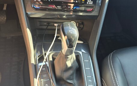 Volkswagen Tiguan II, 2021 год, 2 700 000 рублей, 22 фотография