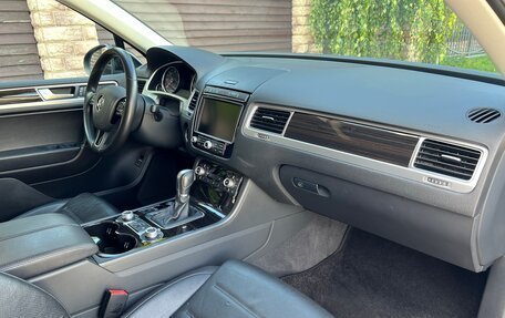 Volkswagen Touareg III, 2015 год, 3 190 000 рублей, 10 фотография