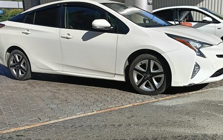 Toyota Prius IV XW50, 2016 год, 1 900 000 рублей, 2 фотография