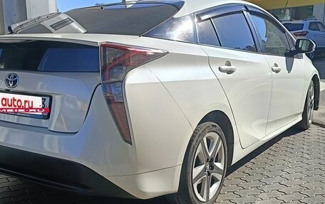 Toyota Prius IV XW50, 2016 год, 1 900 000 рублей, 3 фотография