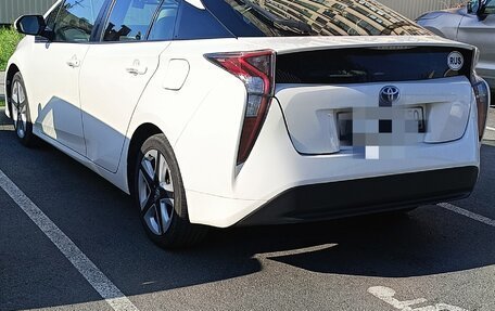 Toyota Prius IV XW50, 2016 год, 1 900 000 рублей, 6 фотография