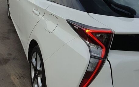 Toyota Prius IV XW50, 2016 год, 1 900 000 рублей, 9 фотография