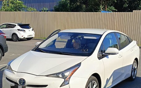 Toyota Prius IV XW50, 2016 год, 1 900 000 рублей, 7 фотография
