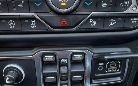 Jeep Wrangler, 2019 год, 5 200 000 рублей, 24 фотография