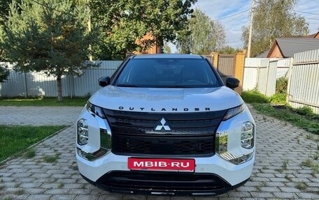 Mitsubishi Outlander, 2022 год, 3 600 000 рублей, 1 фотография