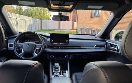 Mitsubishi Outlander, 2022 год, 3 600 000 рублей, 6 фотография