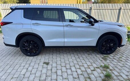 Mitsubishi Outlander, 2022 год, 3 600 000 рублей, 9 фотография