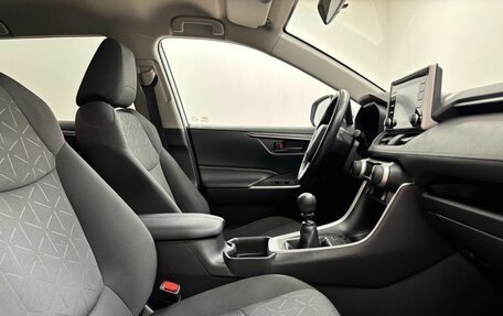 Toyota RAV4, 2021 год, 3 030 000 рублей, 12 фотография