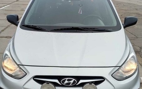 Hyundai Solaris II рестайлинг, 2011 год, 650 000 рублей, 1 фотография