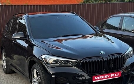 BMW X1, 2019 год, 2 100 000 рублей, 1 фотография