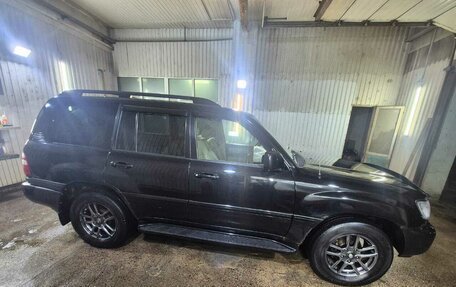 Toyota Land Cruiser 100 рестайлинг 2, 2004 год, 1 400 000 рублей, 8 фотография