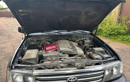 Toyota Land Cruiser 100 рестайлинг 2, 2004 год, 1 400 000 рублей, 5 фотография