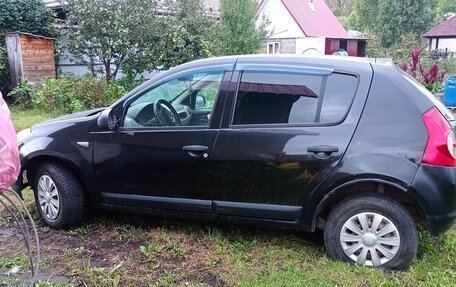 Renault Sandero I, 2013 год, 230 000 рублей, 2 фотография