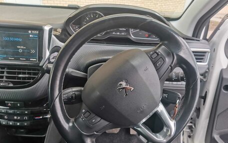 Peugeot 2008 II, 2018 год, 1 080 000 рублей, 10 фотография