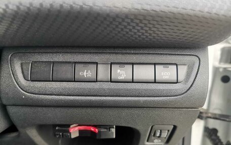 Peugeot 2008 II, 2018 год, 1 080 000 рублей, 13 фотография