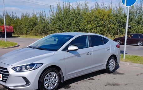 Hyundai Elantra VI рестайлинг, 2018 год, 1 670 000 рублей, 4 фотография