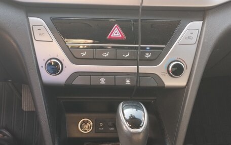 Hyundai Elantra VI рестайлинг, 2018 год, 1 670 000 рублей, 9 фотография