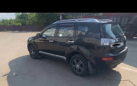 Mitsubishi Outlander III рестайлинг 3, 2008 год, 700 000 рублей, 2 фотография