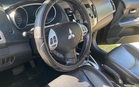 Mitsubishi Outlander III рестайлинг 3, 2008 год, 700 000 рублей, 10 фотография