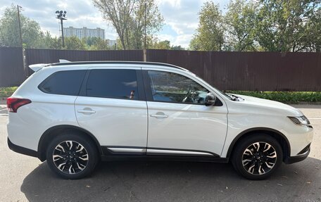Mitsubishi Outlander III рестайлинг 3, 2021 год, 2 530 000 рублей, 5 фотография