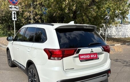 Mitsubishi Outlander III рестайлинг 3, 2021 год, 2 530 000 рублей, 4 фотография