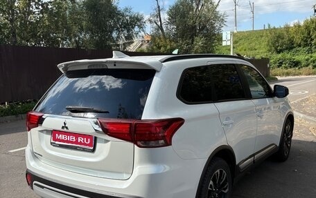 Mitsubishi Outlander III рестайлинг 3, 2021 год, 2 530 000 рублей, 3 фотография