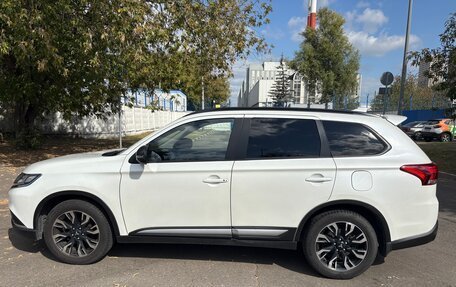 Mitsubishi Outlander III рестайлинг 3, 2021 год, 2 530 000 рублей, 6 фотография