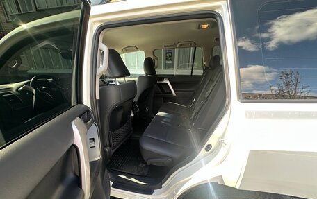 Toyota Land Cruiser Prado 150 рестайлинг 2, 2022 год, 9 000 000 рублей, 2 фотография