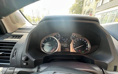 Toyota Land Cruiser Prado 150 рестайлинг 2, 2022 год, 9 000 000 рублей, 4 фотография
