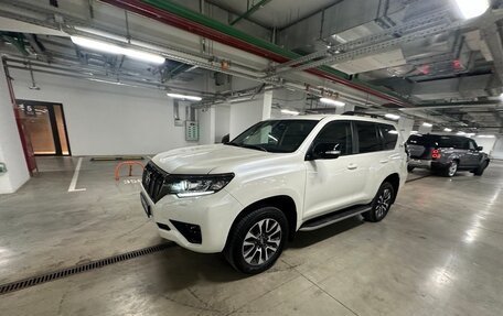 Toyota Land Cruiser Prado 150 рестайлинг 2, 2022 год, 9 000 000 рублей, 9 фотография