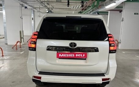 Toyota Land Cruiser Prado 150 рестайлинг 2, 2022 год, 9 000 000 рублей, 14 фотография
