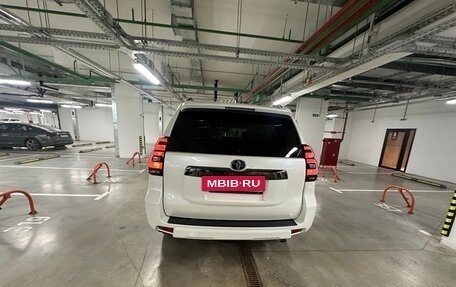 Toyota Land Cruiser Prado 150 рестайлинг 2, 2022 год, 9 000 000 рублей, 10 фотография