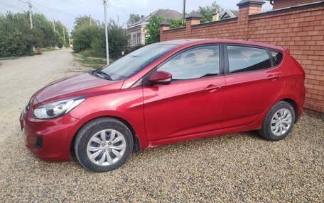 Hyundai Solaris II рестайлинг, 2011 год, 700 000 рублей, 3 фотография