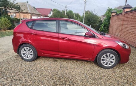 Hyundai Solaris II рестайлинг, 2011 год, 700 000 рублей, 2 фотография