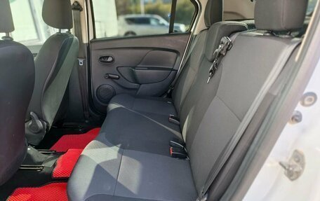 Renault Logan II, 2016 год, 585 000 рублей, 15 фотография