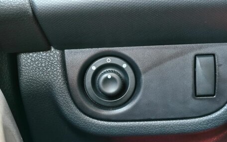 Renault Logan II, 2016 год, 585 000 рублей, 14 фотография