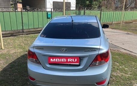Hyundai Solaris II рестайлинг, 2011 год, 660 000 рублей, 2 фотография