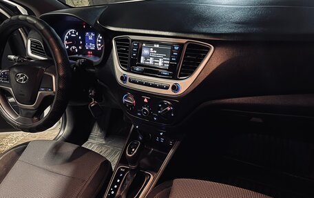 Hyundai Solaris II рестайлинг, 2018 год, 1 020 000 рублей, 10 фотография