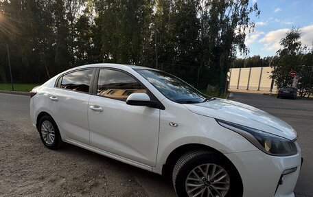 KIA Rio IV, 2018 год, 800 000 рублей, 3 фотография