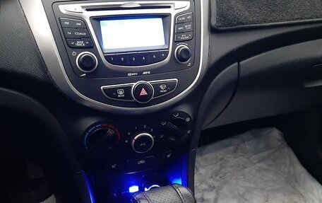 Hyundai Solaris II рестайлинг, 2012 год, 800 000 рублей, 1 фотография