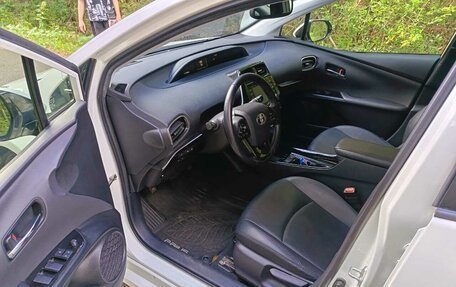 Toyota Prius IV XW50, 2020 год, 2 250 000 рублей, 1 фотография