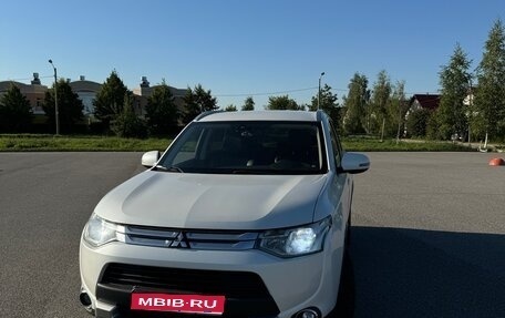 Mitsubishi Outlander III рестайлинг 3, 2014 год, 1 700 000 рублей, 1 фотография