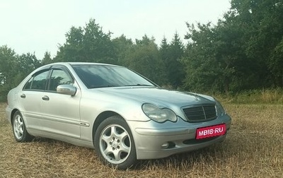 Mercedes-Benz C-Класс, 2002 год, 540 000 рублей, 1 фотография
